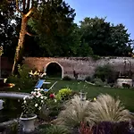 La Leontine Nocleg ze śniadaniem 3*