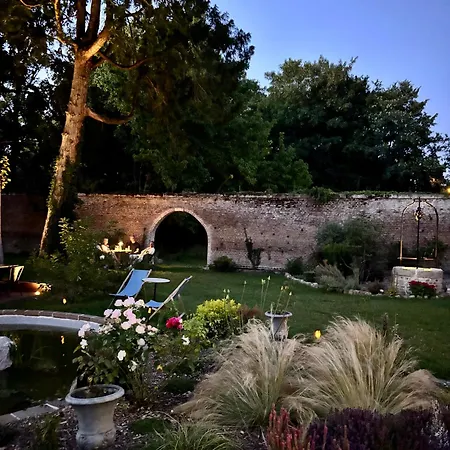 La Leontine Bed & Breakfast 3*